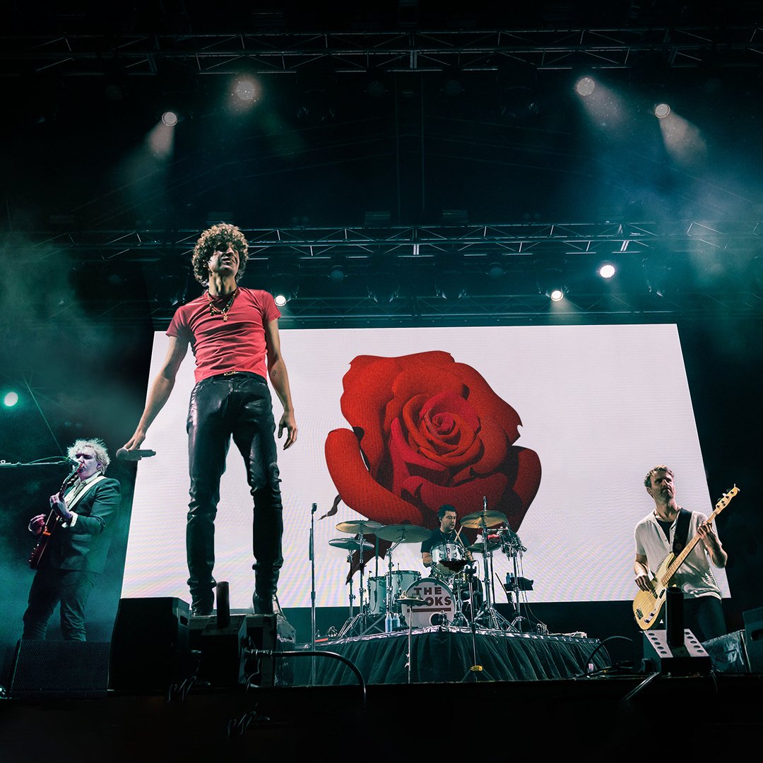 Simply Red 40th Anniversary Tour 2025 promotional image featuring lead singer under spotlight, performing at The O2 London